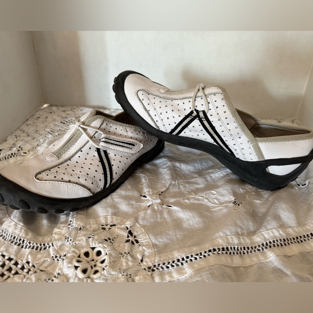Clarks Women's Privo Tequini Slip-On Leather Sporty Sneakers White Size 9